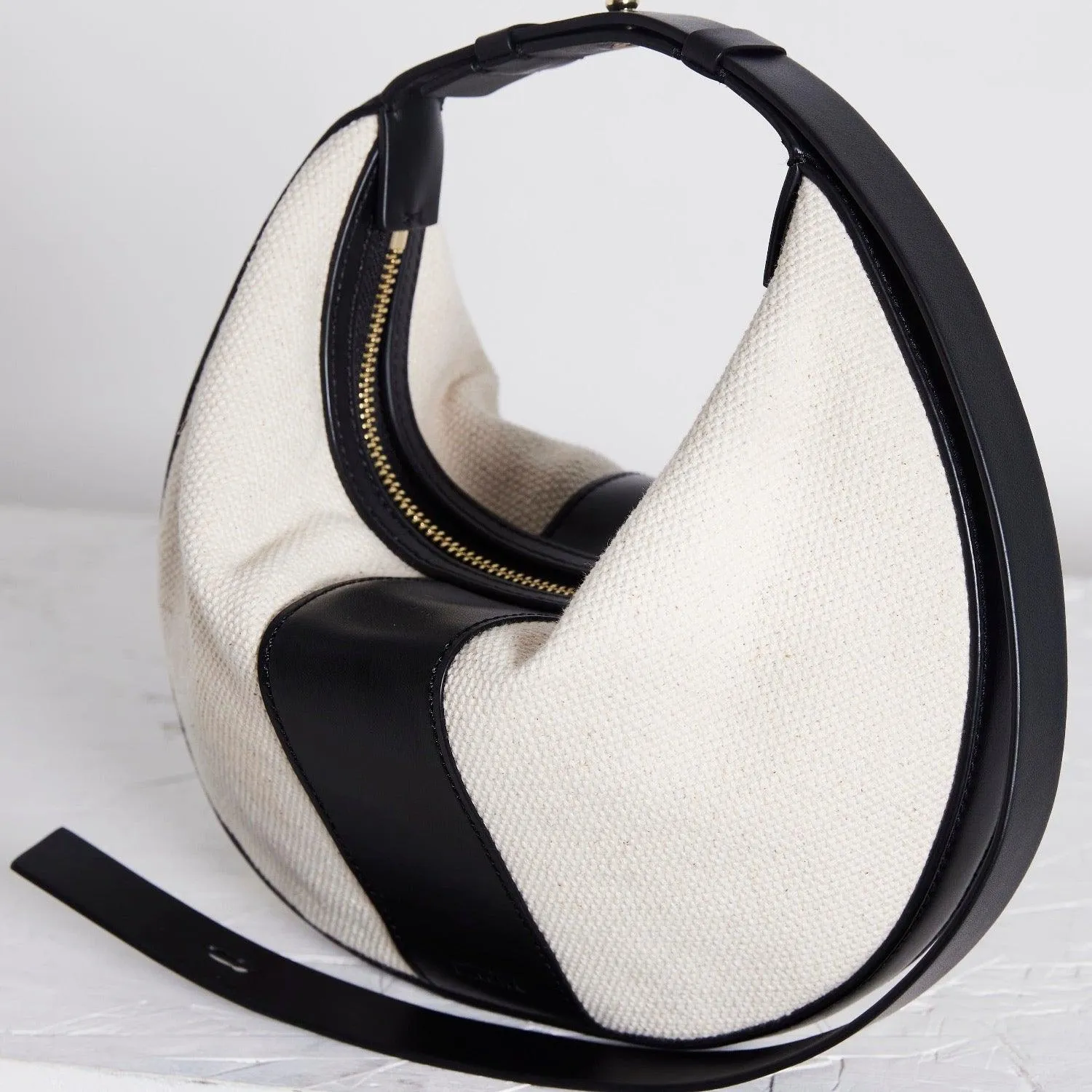 Cookie 28 Canvas Black Shoulder Bag