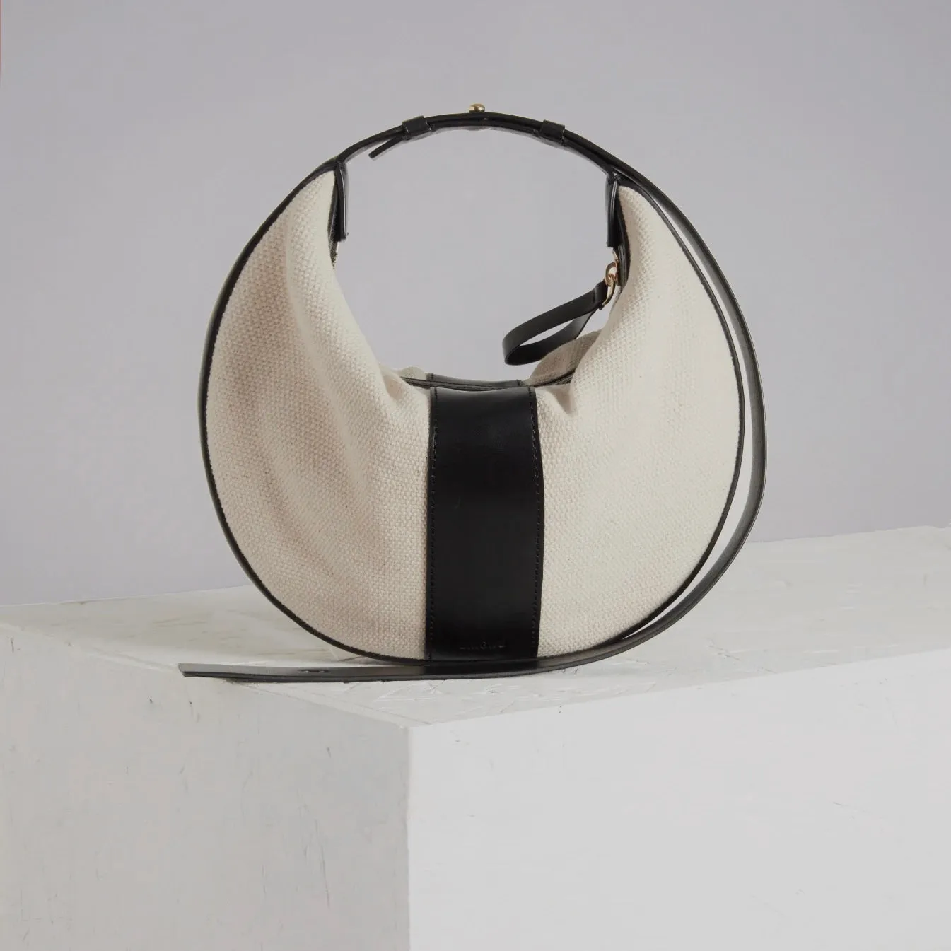 Cookie 28 Canvas Black Shoulder Bag