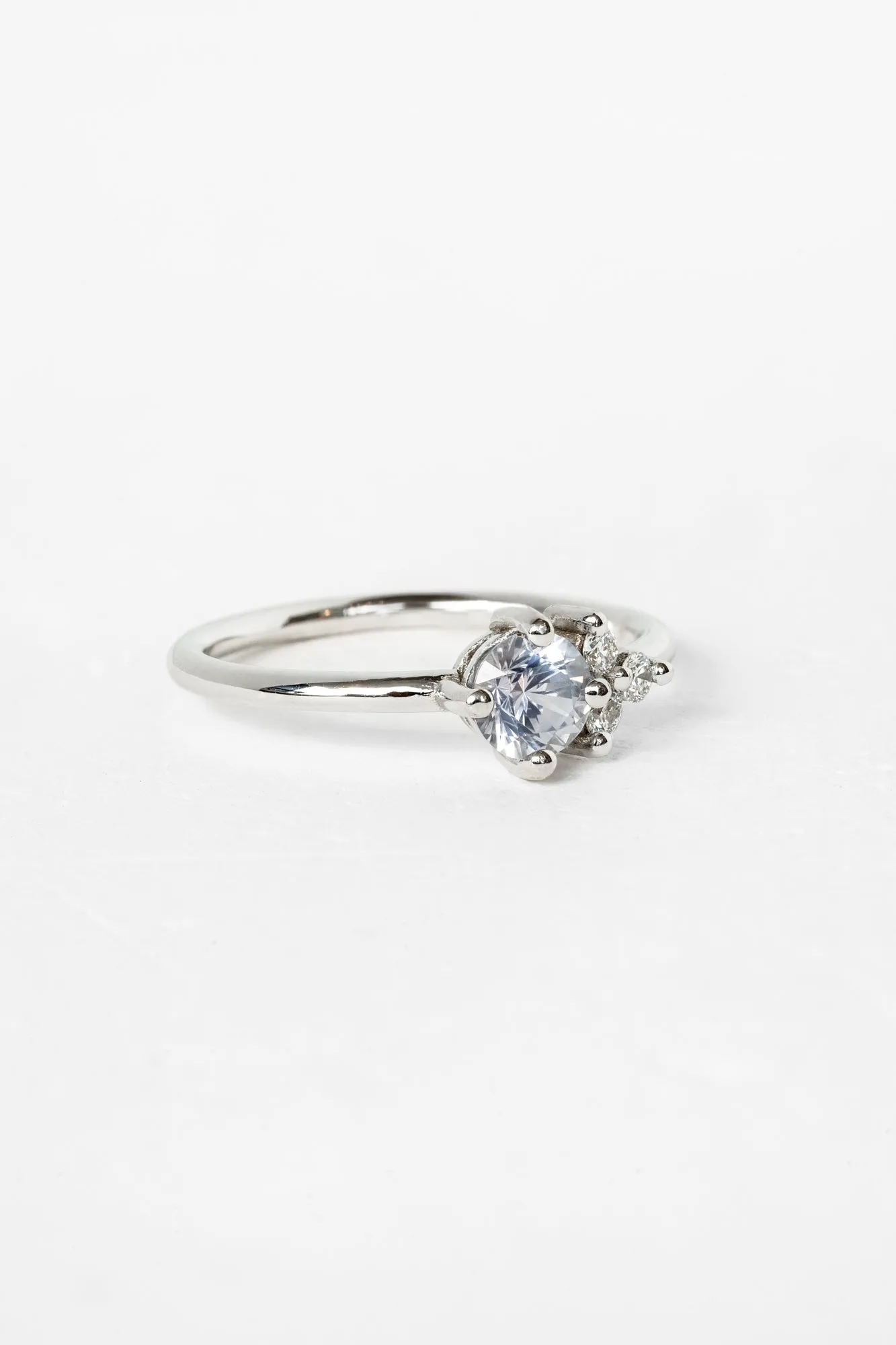 Shooting Star Ring with 0.61ct Montana Sapphire