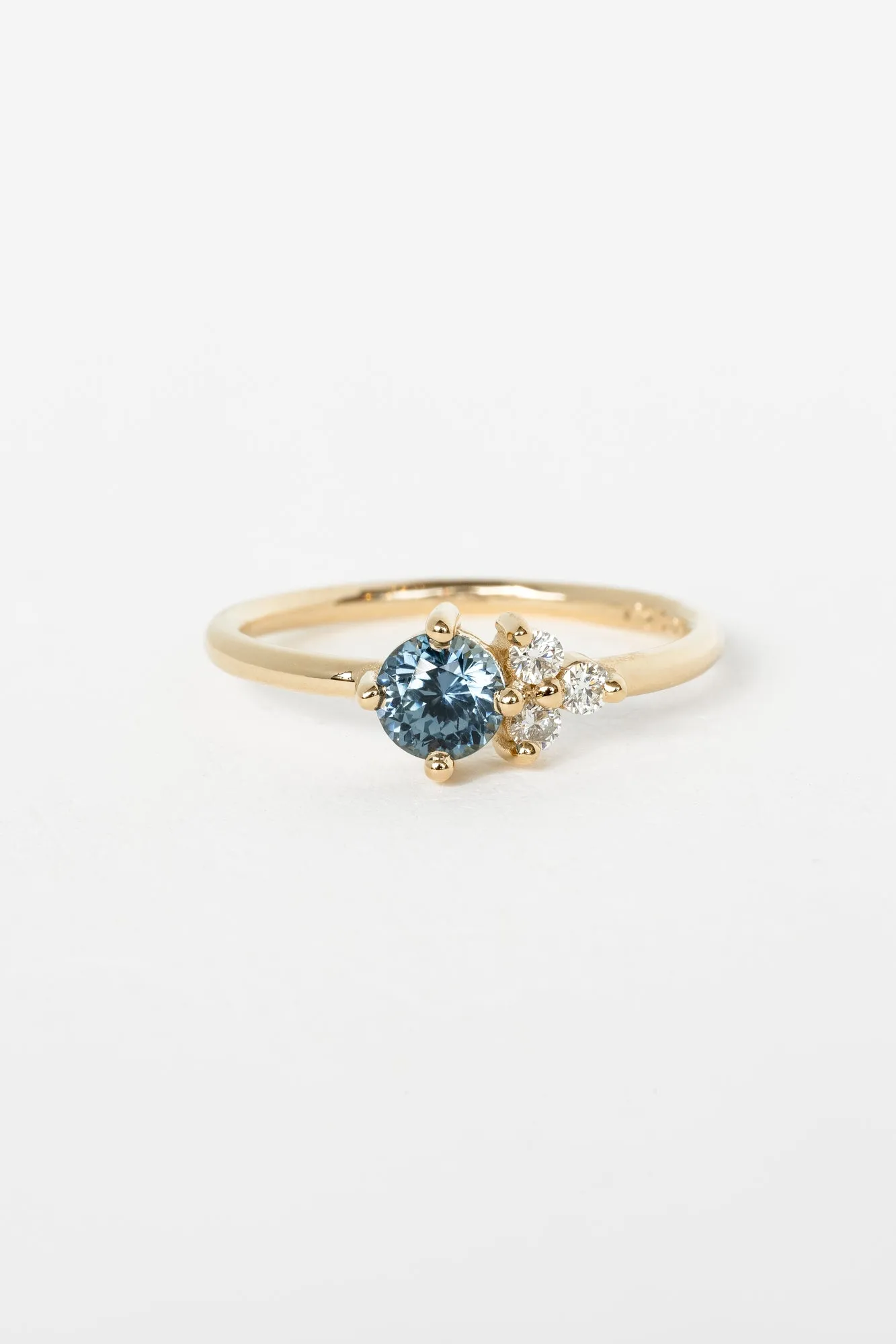 Shooting Star Ring with 0.65ct Montana Sapphire