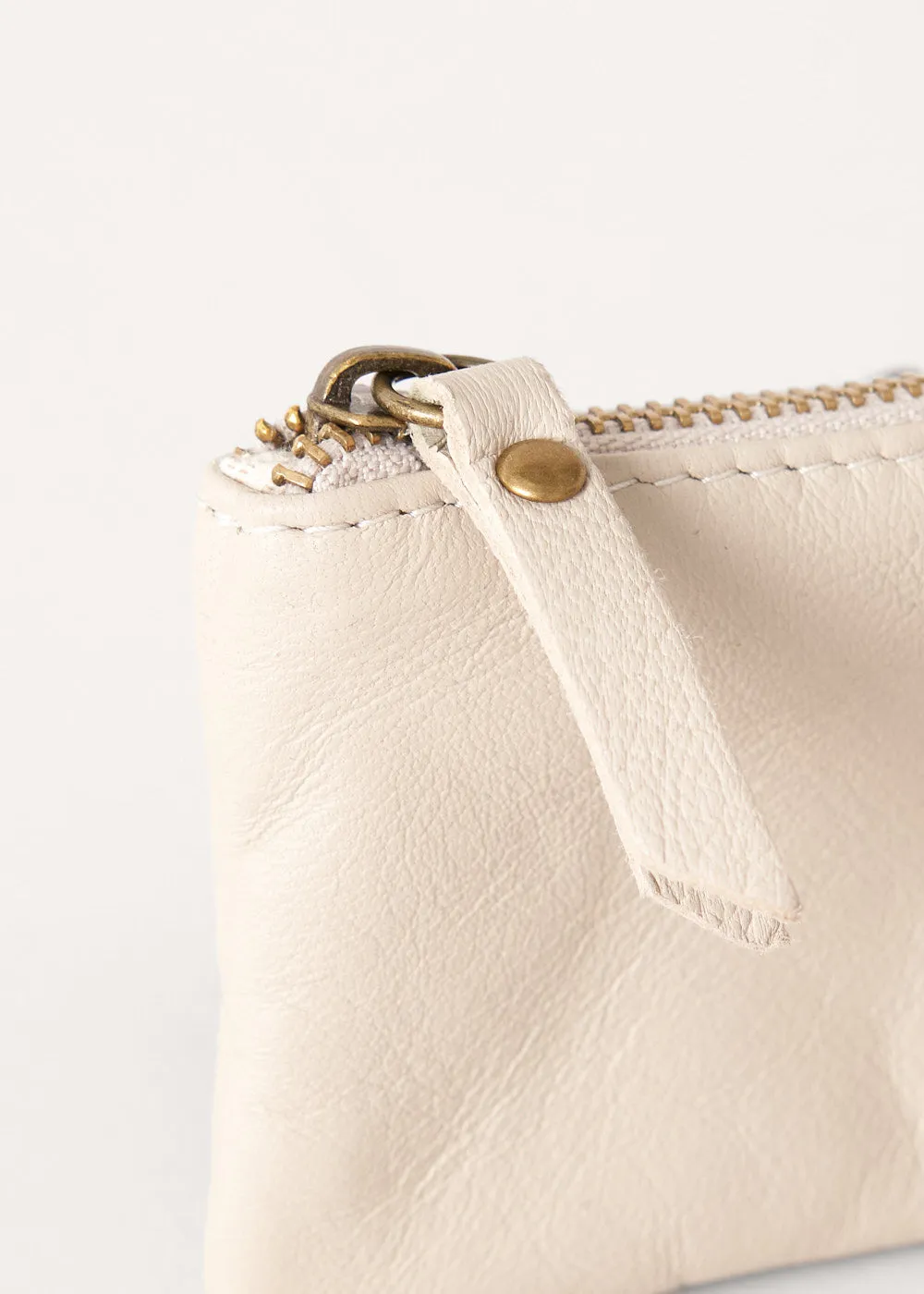 SUKI LEATHER PURSE - OFF WHITE