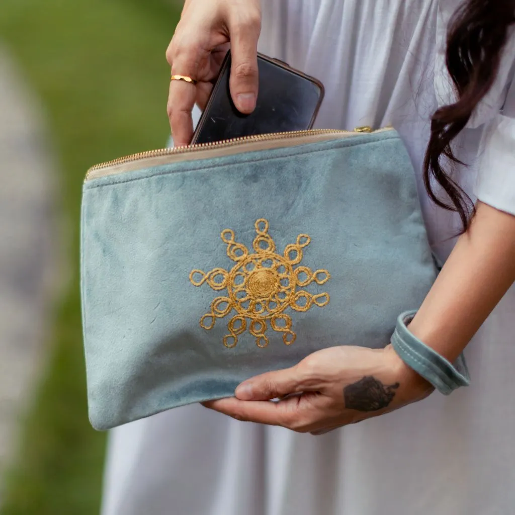 Tahriri Clutch - Blue