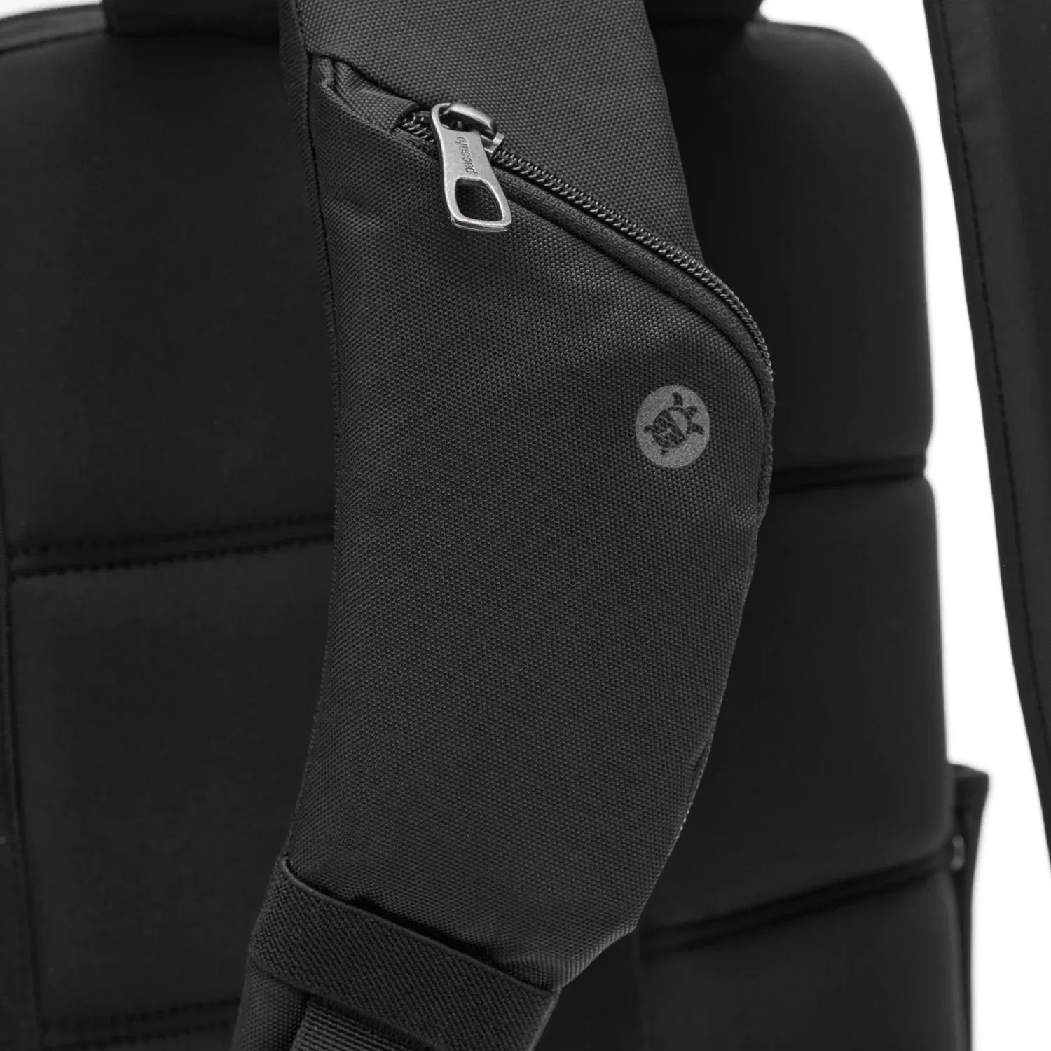 [Y.E.S] Pacsafe Metrosafe X Anti-Theft 16-Inch Commuter Backpack